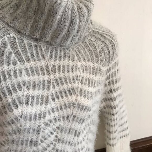 Anthropologie Eyelash Sweater Dress in Grey/Ivory (size medium) - Picture 2 of 3